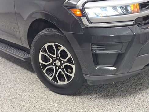 Used 2023 Ford Expedition Max XLT image 3