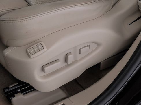 Used 2016 Cadillac SRX Luxury w/ Driver Awareness Package image 30