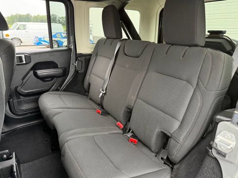 Used 2019 Jeep Wrangler Unlimited Sport S AWD/4WD image 24