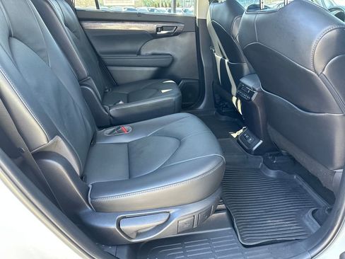 Used 2021 Toyota Highlander Limited image 37