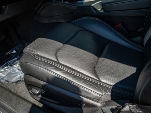 Used 2018 Chevrolet Camaro SS RWD image 33
