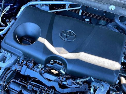 Used 2019 Toyota RAV4 XLE w/ Convenience Package image 28