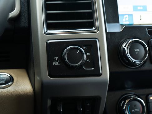 Used 2019 Ford F250 Lariat w/ Lariat Ultimate Package image 35