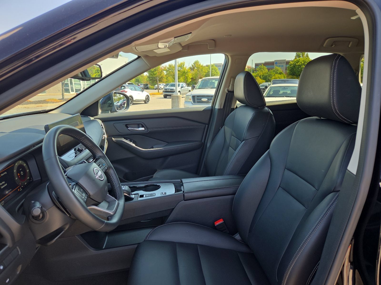 Used 2026 Nissan Rogue SL FWD image 13