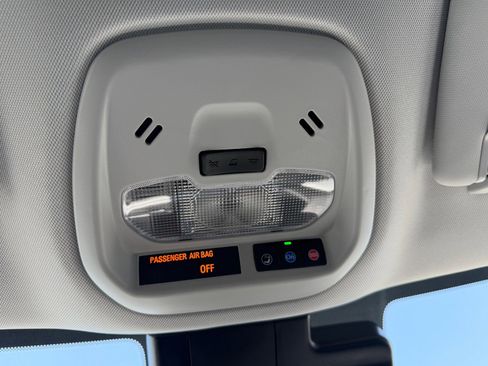 Used 2025 Chevrolet Trax LS w/ LS Convenience Package FWD image 30