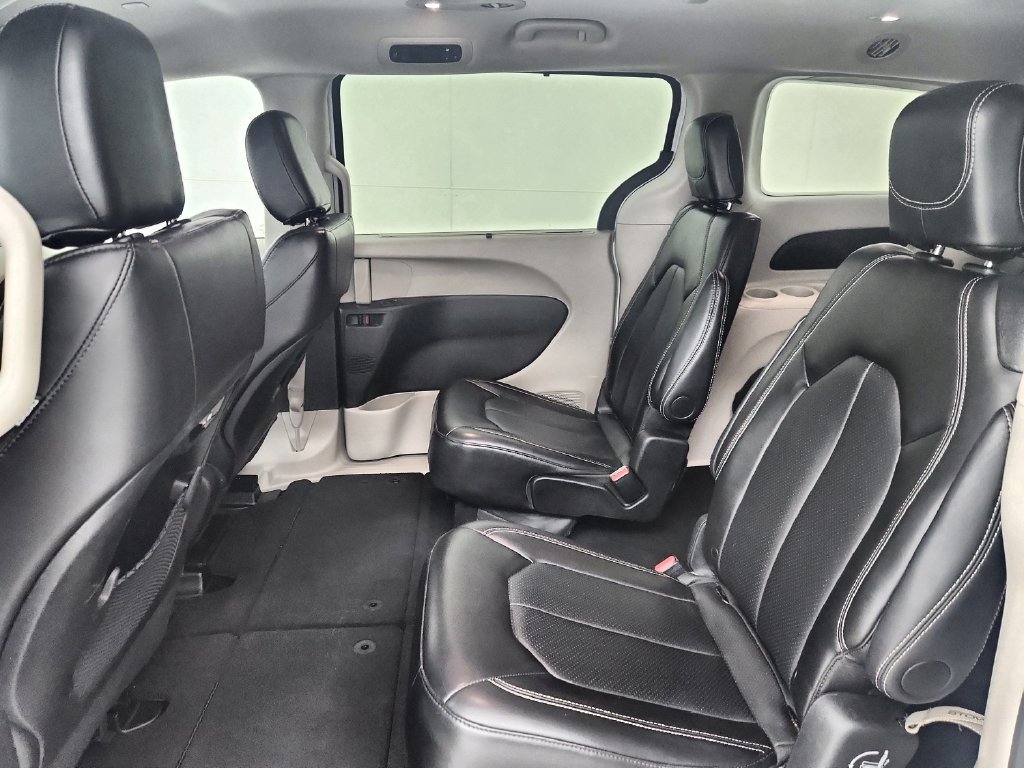 Certified 2024 Chrysler Pacifica Touring-L FWD image 33