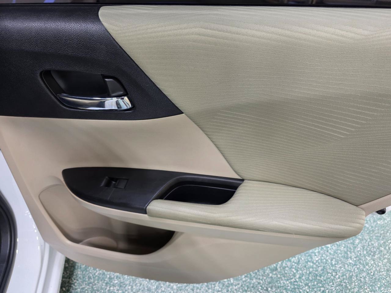 Used 2016 Honda Accord LX image 23