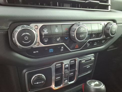 Used 2024 Jeep Wrangler High Altitude AWD/4WD image 20