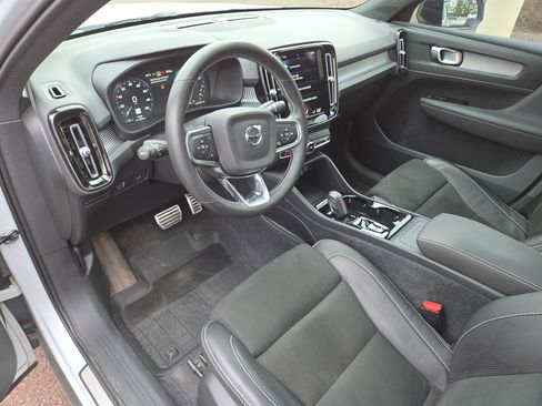 Used 2021 Volvo XC40 T5 R-Design w/ Climate Package image 15