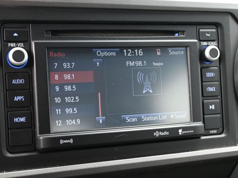 Used 2018 Toyota Tacoma SR5 image 12