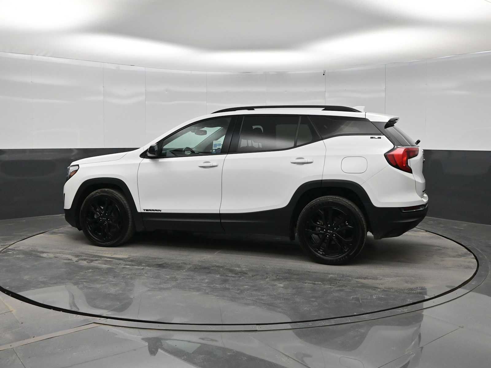 Used 2021 GMC Terrain SLE w/ Driver Convenience Package FWD image 5