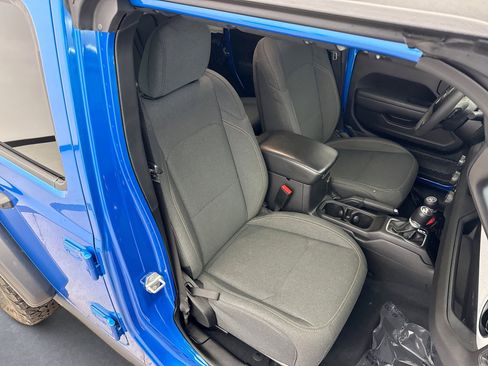 Used 2024 Jeep Wrangler Unlimited image 16
