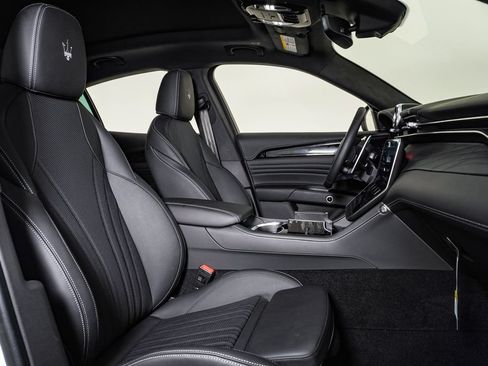 Certified 2025 Maserati Grecale Modena AWD/4WD image 15