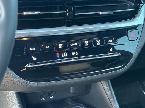 Used 2024 Buick Envista Sport Touring FWD image 22