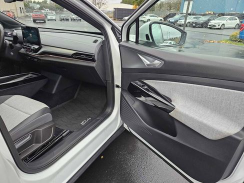 Used 2023 Volkswagen ID.4 Pro image 10