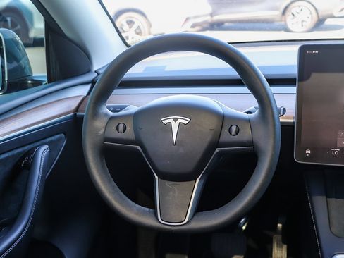 Used 2025 Tesla Model Y Long Range AWD/4WD image 15
