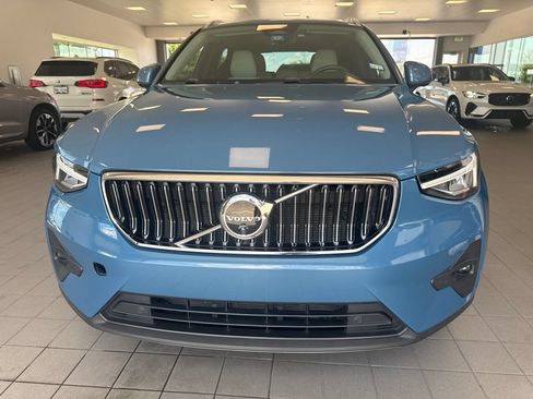 Used 2023 Volvo XC40 B5 Ultimate w/ Protection Package AWD/4WD image 2
