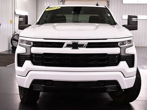 Used 2024 Chevrolet Silverado 1500 RST w/ Z71 Off-Road Package AWD/4WD image 2