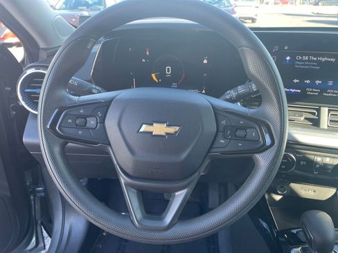 Used 2025 Chevrolet Trax LT image 27