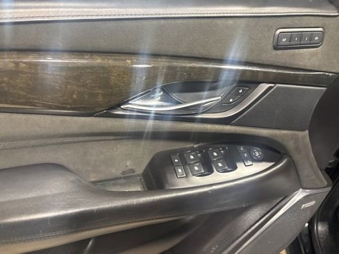 Used 2020 Cadillac Escalade ESV Platinum image 24