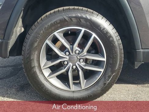 Used 2019 Jeep Grand Cherokee Limited image 6