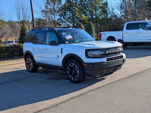 Certified 2024 Ford Bronco Sport Outer Banks w/ Tech Package image 2