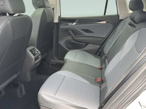New 2026 Volkswagen Tiguan SE FWD image 31
