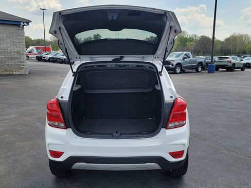 Used 2018 Chevrolet Trax LT w/ Redline Edition FWD image 11