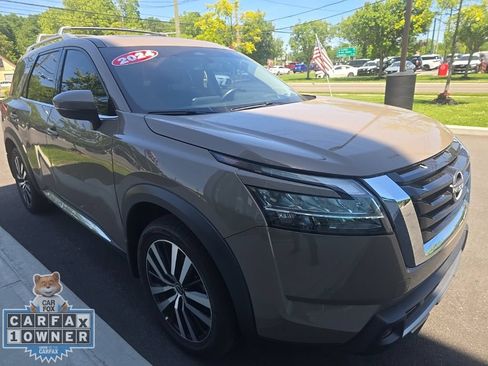 Used 2024 Nissan Pathfinder Platinum AWD/4WD image 9
