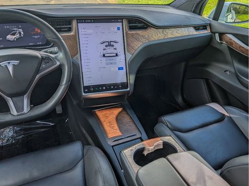 Used 2020 Tesla Model X Long Range AWD/4WD image 23