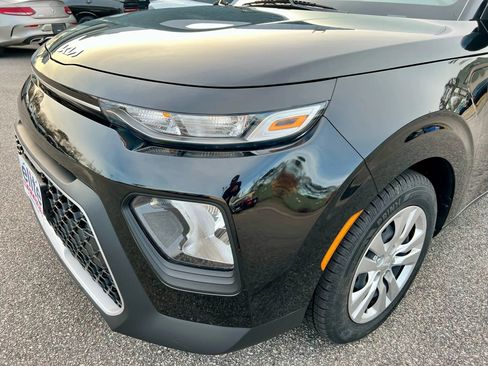 Used 2022 Kia Soul LX image 11