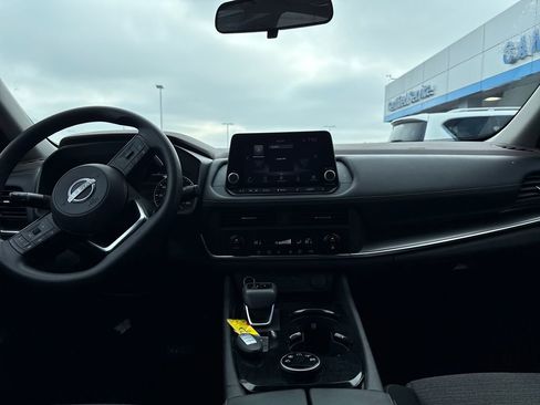 Used 2023 Nissan Rogue SV image 15