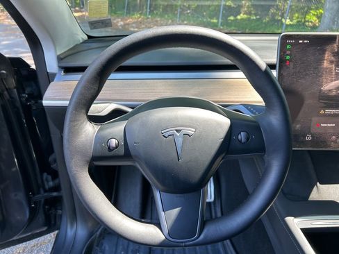 Used 2023 Tesla Model Y Performance AWD/4WD image 18