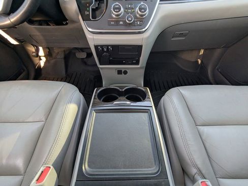 Used 2018 Toyota Sienna XLE Premium image 20