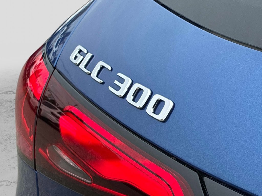 Used 2025 Mercedes-Benz GLC 300 4MATIC image 12
