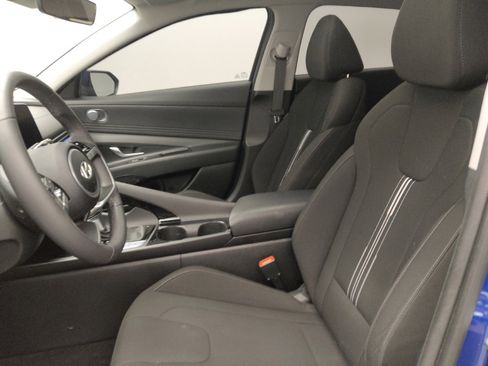 Used 2025 Hyundai Elantra SEL image 17
