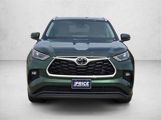 Used 2023 Toyota Highlander XLE FWD video 2