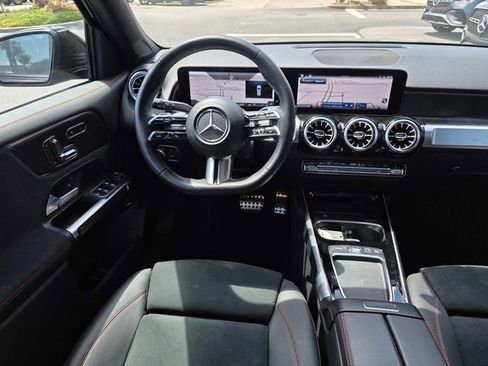 Used 2025 Mercedes-Benz GLB 250 image 4