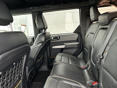 Used 2022 Ford Bronco Badlands image 11