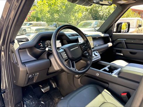 Used 2025 Land Rover Defender 130 V8 AWD/4WD image 17