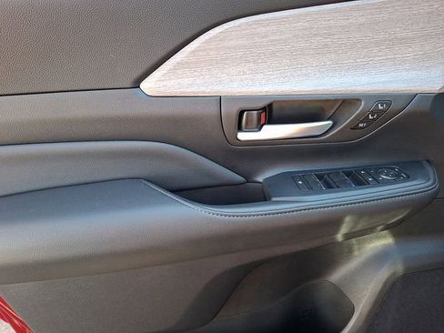 Used 2024 Toyota Grand Highlander AWD Hybrid image 12