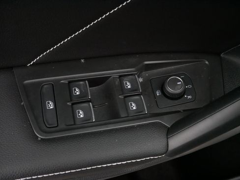 Certified 2024 Volkswagen Tiguan SE R-Line image 19