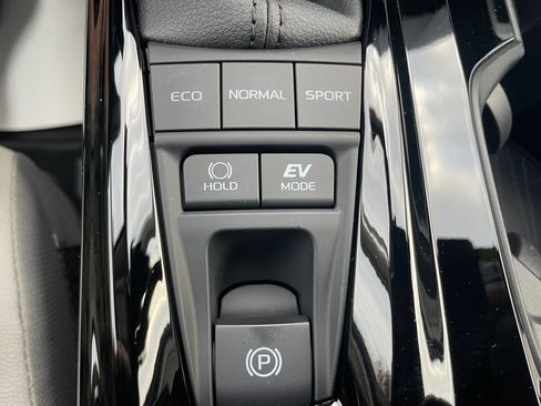 Used 2025 Toyota Camry XLE w/ Premium Plus Package AWD/4WD image 40