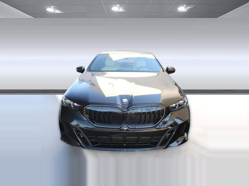 Used 2026 BMW 530i w/ M Sport Package RWD image 6