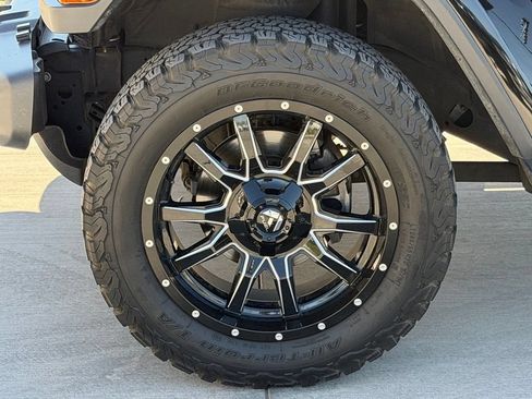 Used 2018 Jeep Wrangler Unlimited Sahara AWD/4WD image 7