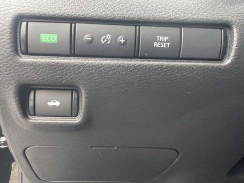 Used 2025 Nissan Sentra SR w/ SR Premium Package image 19