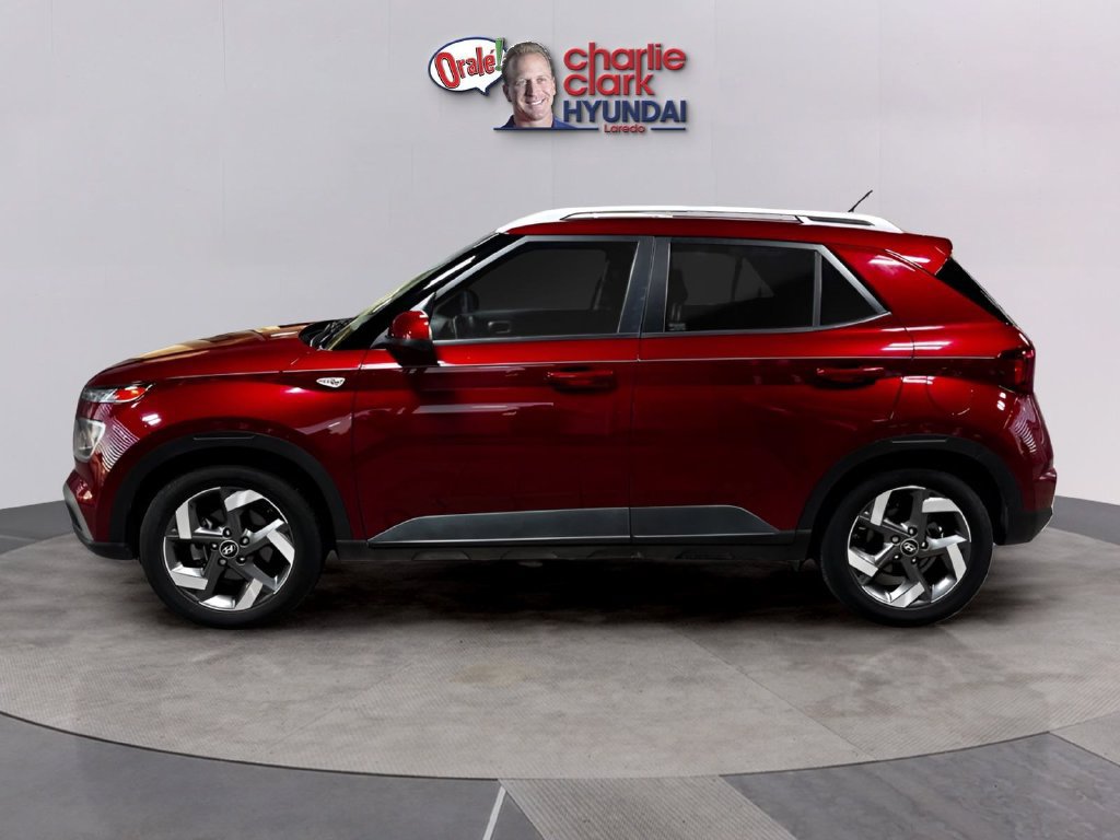 Used 2024 Hyundai Venue SEL FWD image 2