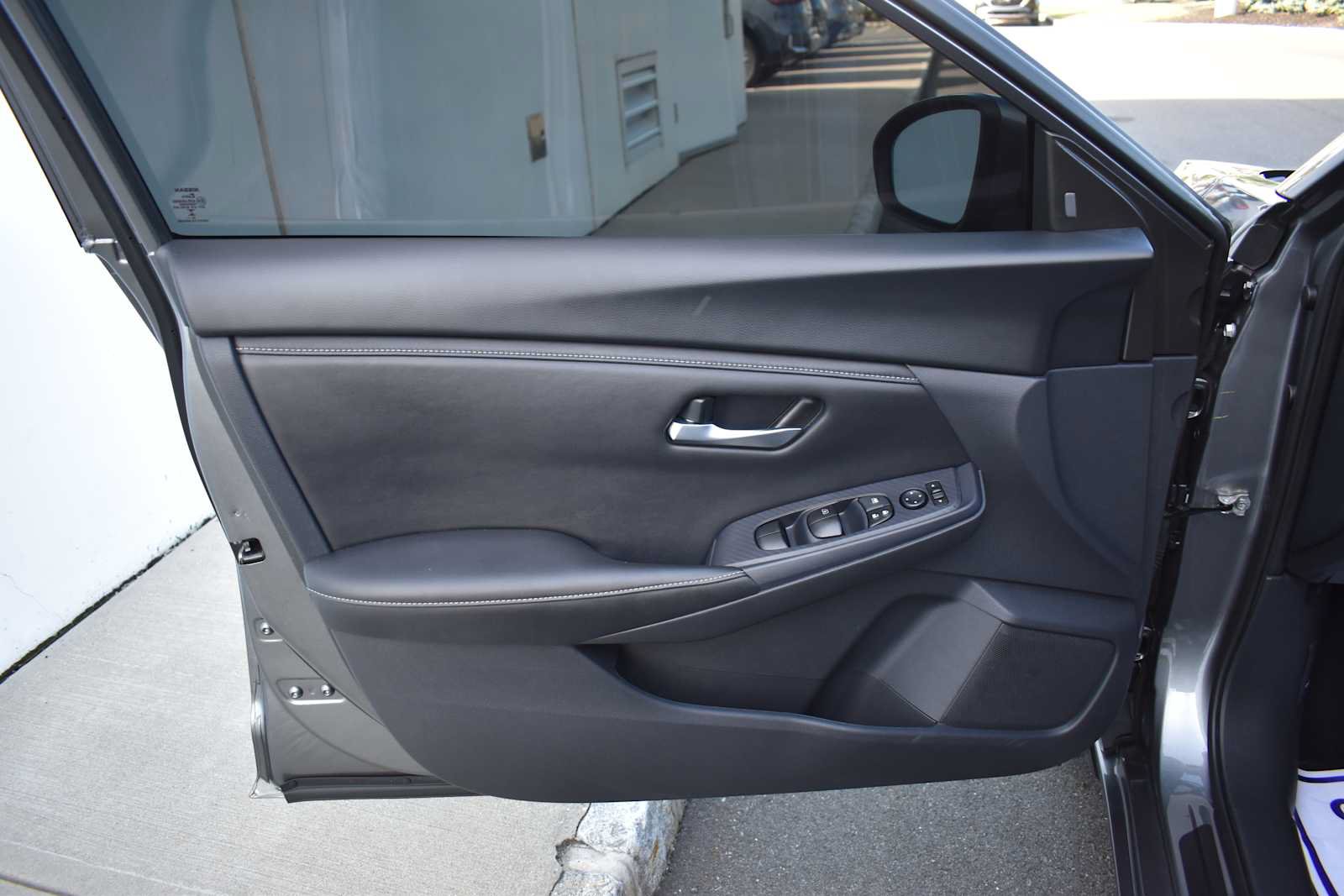 Used 2024 Nissan Sentra SV FWD image 17