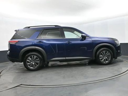 Used 2024 Nissan Pathfinder SV FWD image 4
