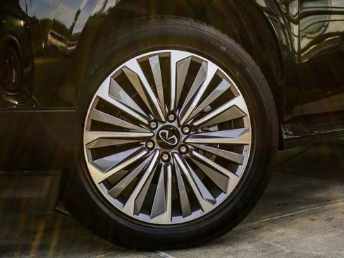 Certified 2025 INFINITI QX80 Sensory AWD/4WD image 3